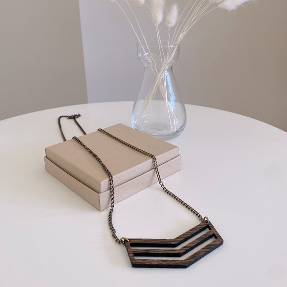🎉HOST PICK🎉 Handcrafted Wooden Chevron Necklace - Picture 2 of 4